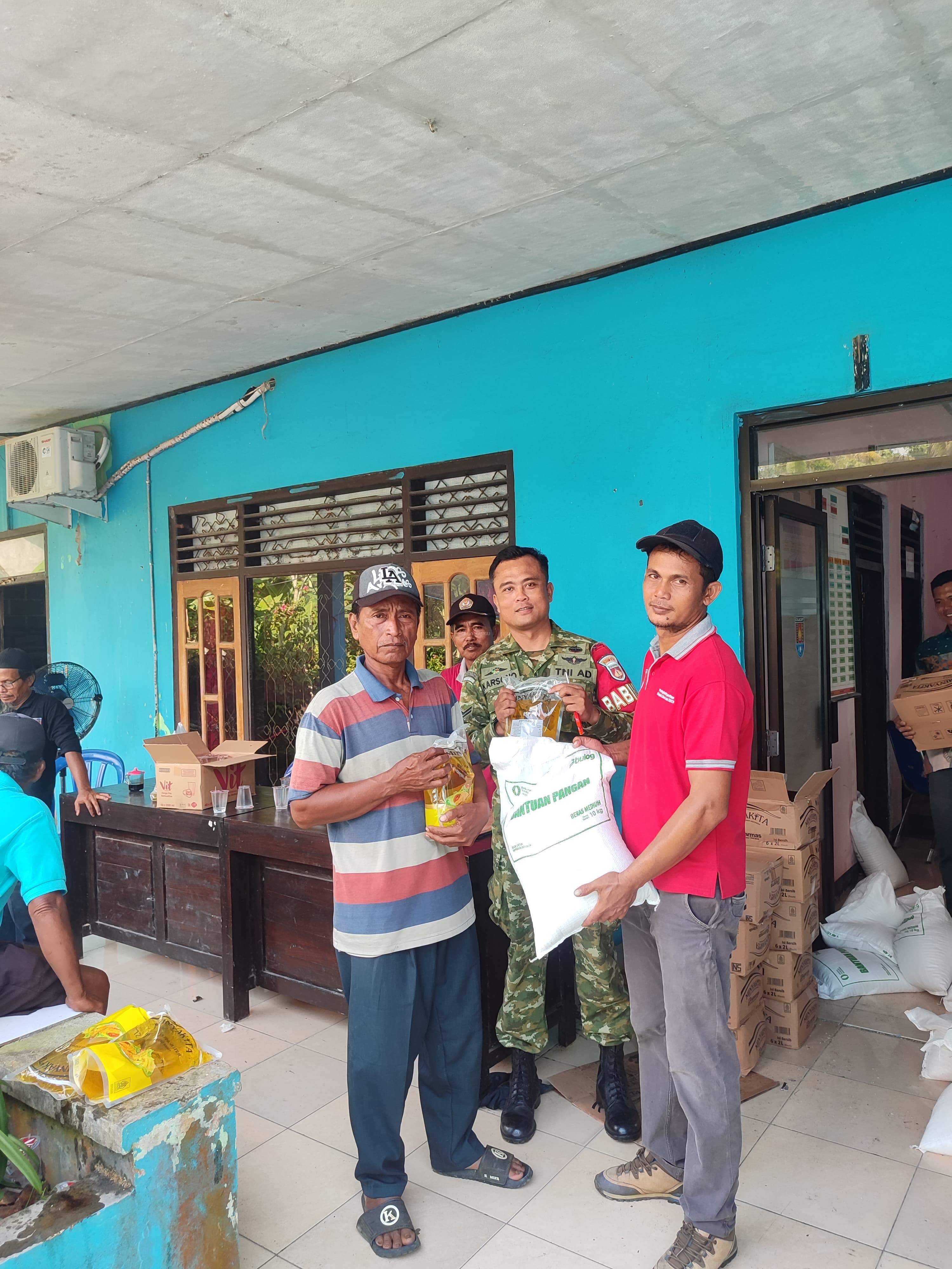 PENYALURAN BANTUAN PANGAN DESA GRUGU